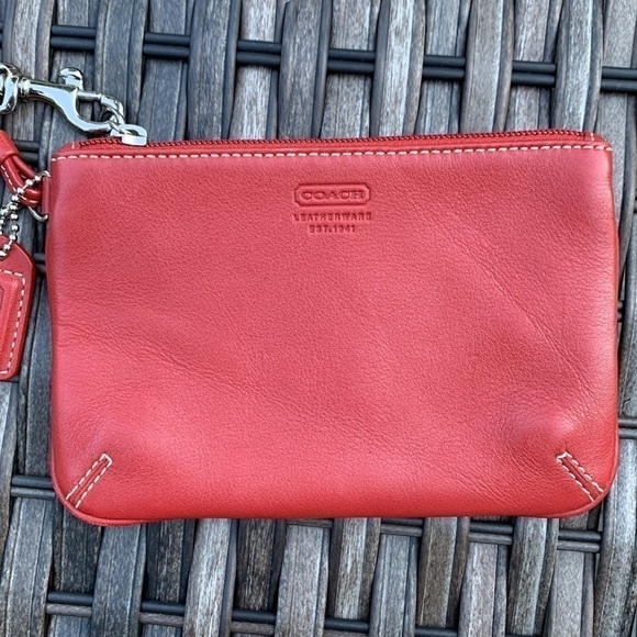 𝅺COACH Red Leather Wristlet - Picture 2 of 14